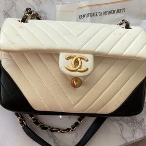 Chanel White and Black Shoulder Bag with Quilted Design